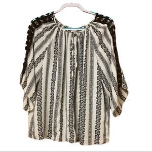 Black and white blouse from CJ banks with accent lace sleeves size XL